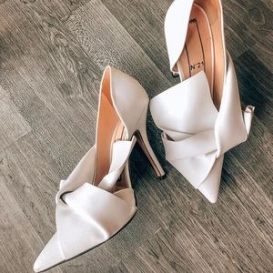 N.21 White Bow Heels